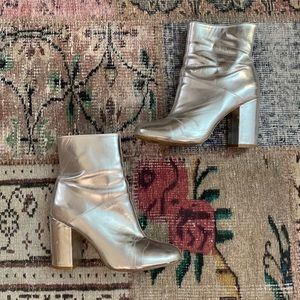 Metallic Silver Boots 👢👢✨